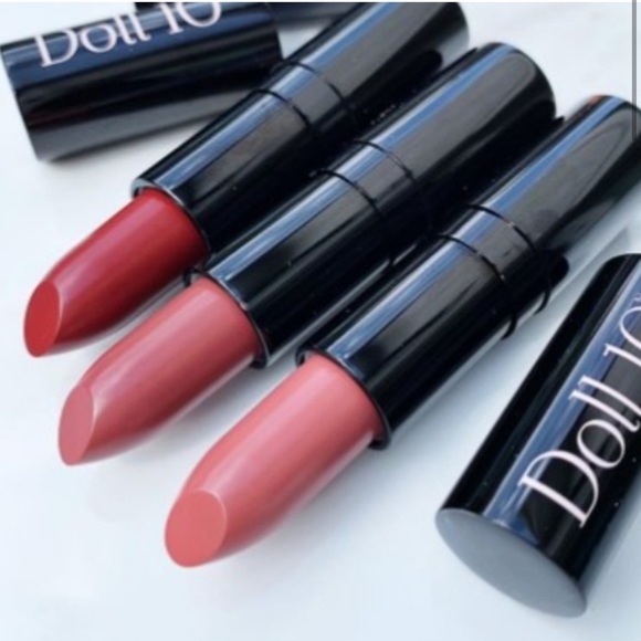 ✨NEW IN BOX✨ Doll 10 DOLL VAULT
KISSES & COMPLIMENTS LIP ROUGE COLLECTION - Picture 1 of 9